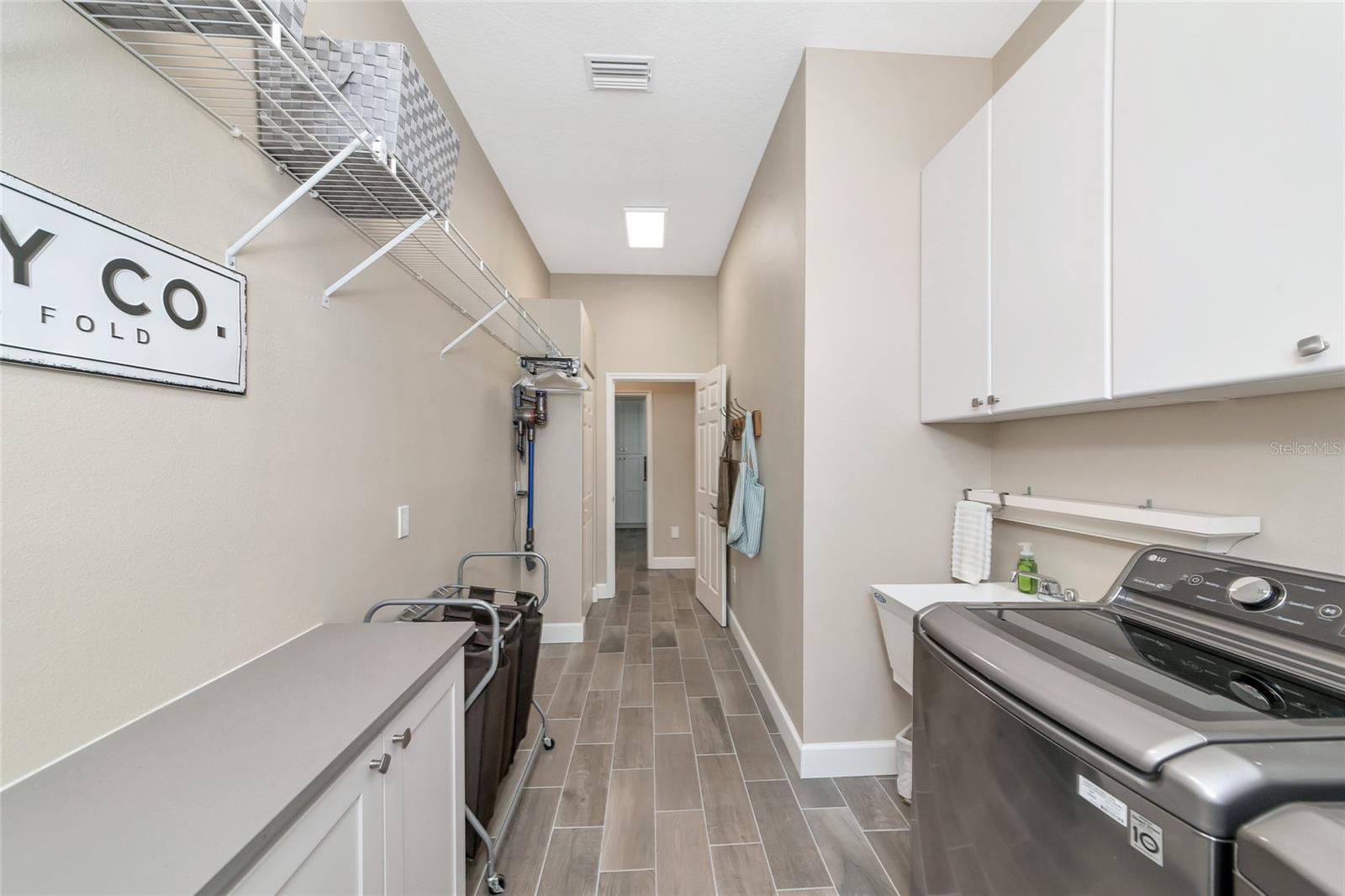 Image 40 of 99 For 702 Woodview Way