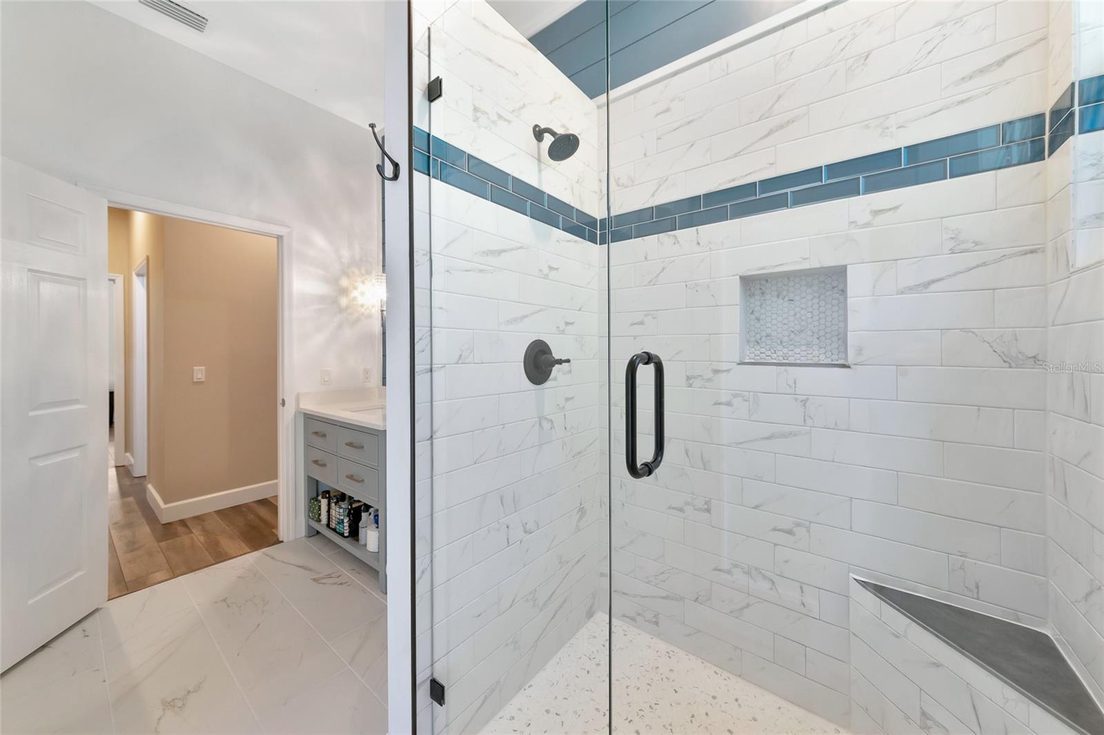 Image 42 of 99 For 702 Woodview Way