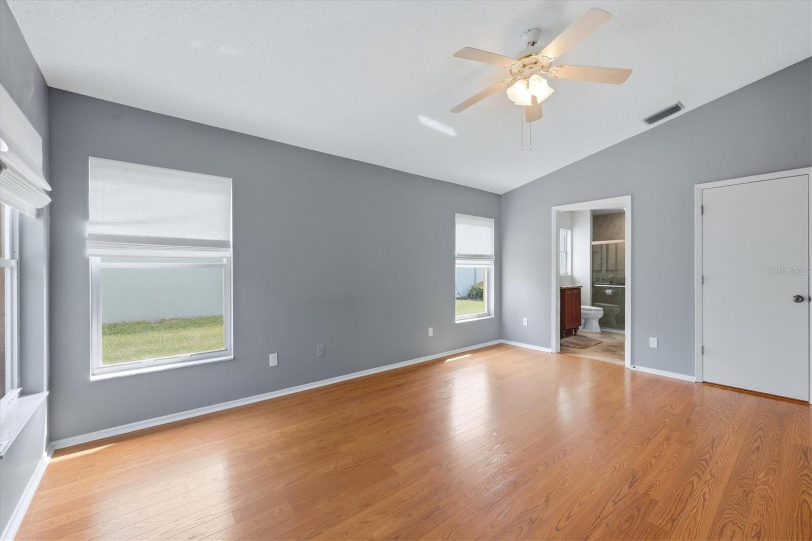 Image 17 of 55 For 4921 Thames Lane