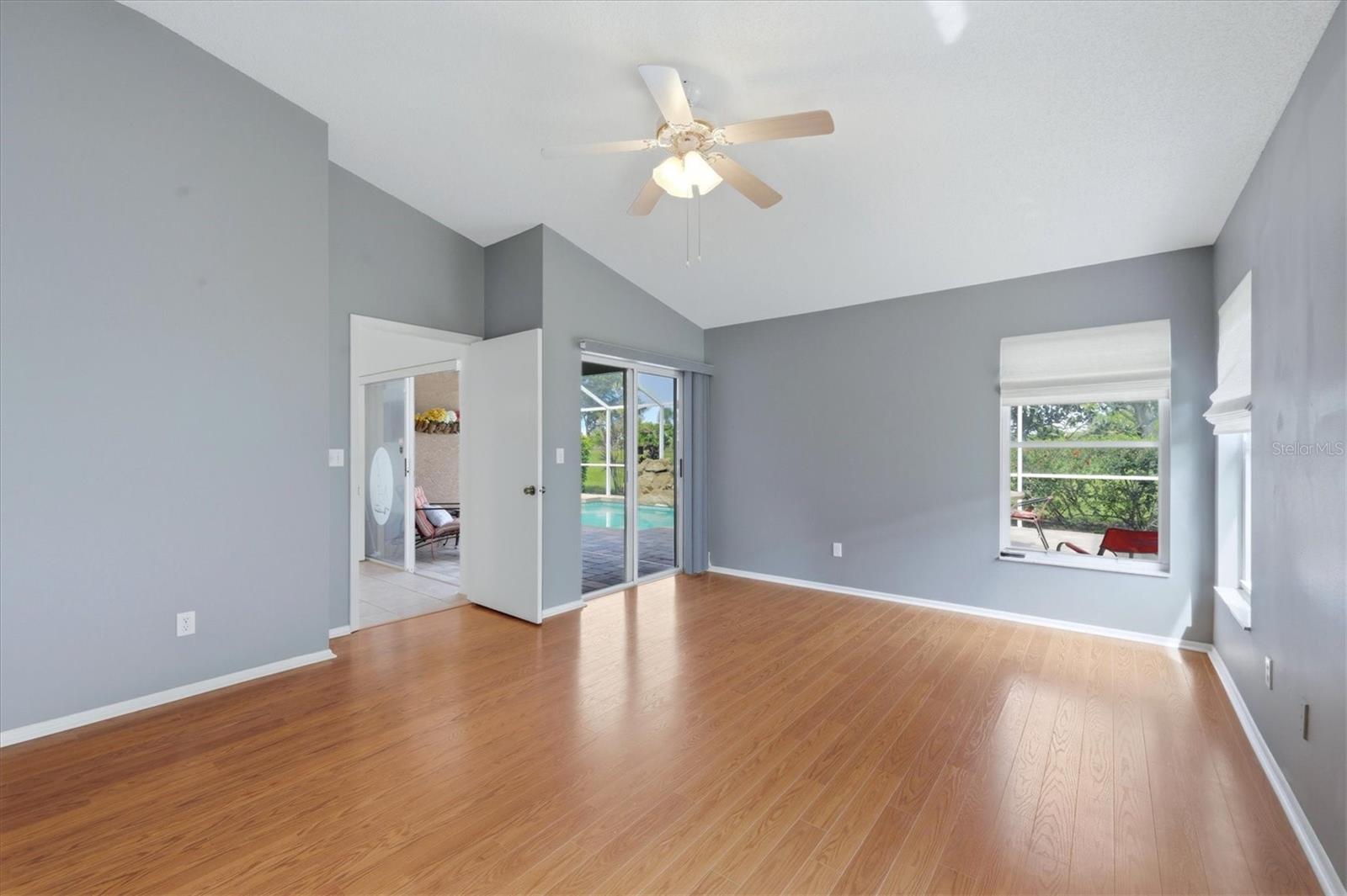 Image 18 of 55 For 4921 Thames Lane