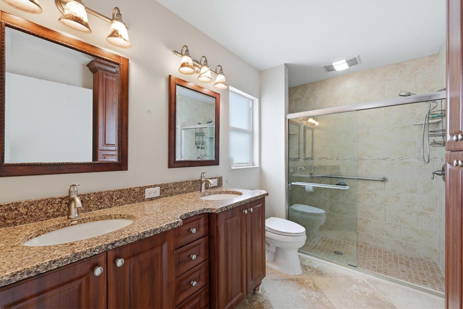 Image 21 of 55 For 4921 Thames Lane