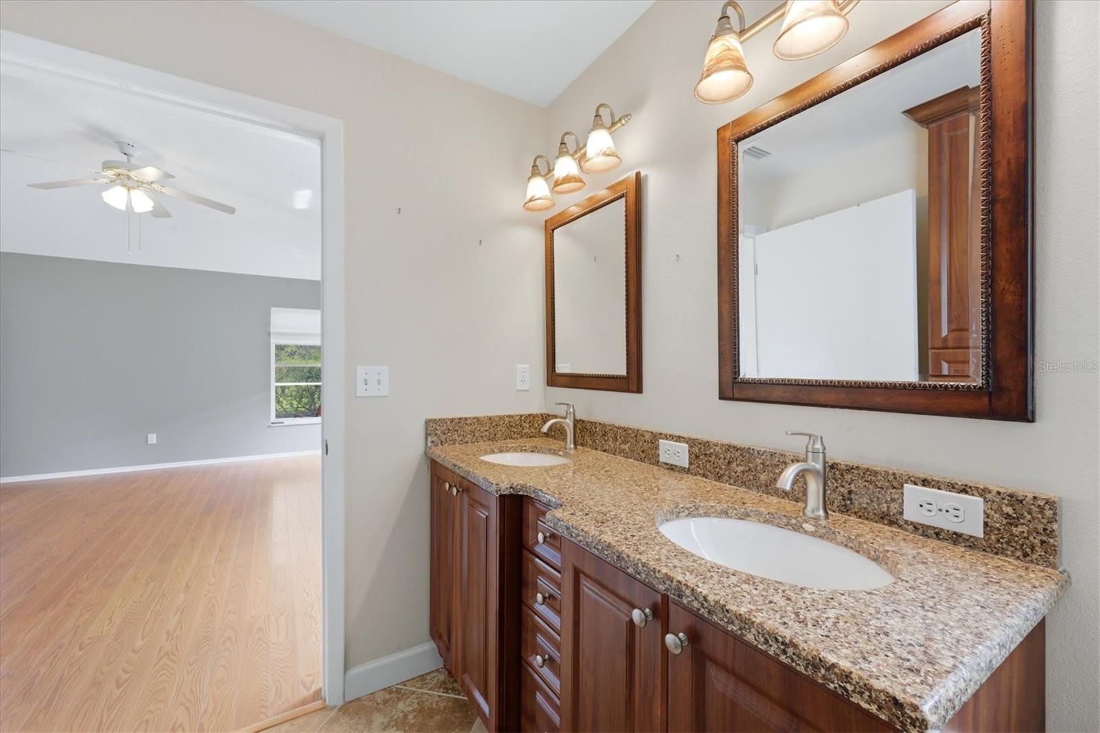 Image 22 of 55 For 4921 Thames Lane