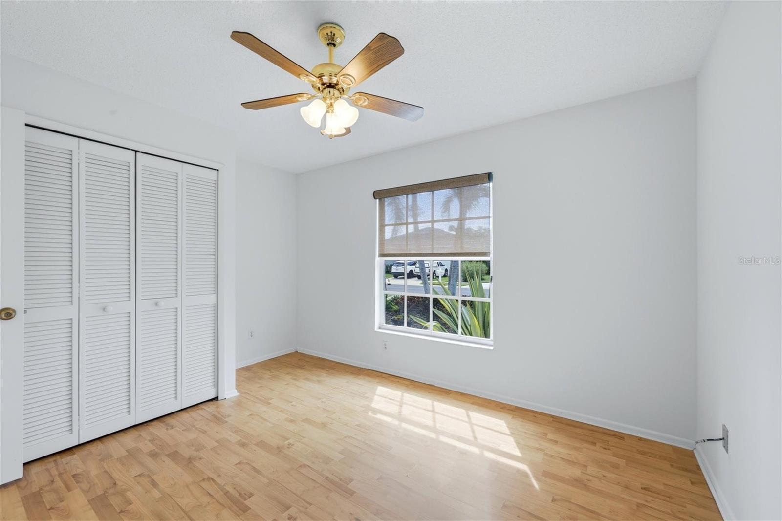 Image 23 of 55 For 4921 Thames Lane