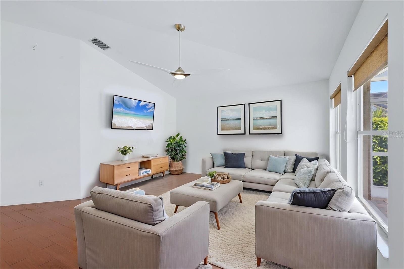 Image 5 of 55 For 4921 Thames Lane