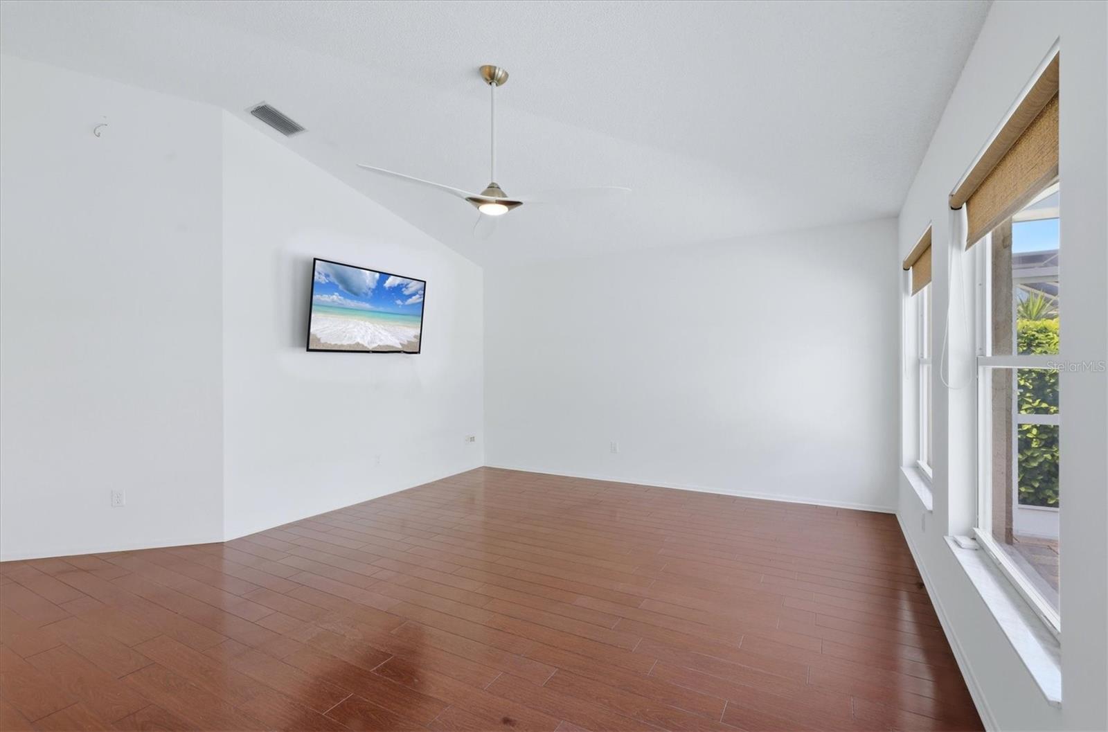 Image 6 of 55 For 4921 Thames Lane