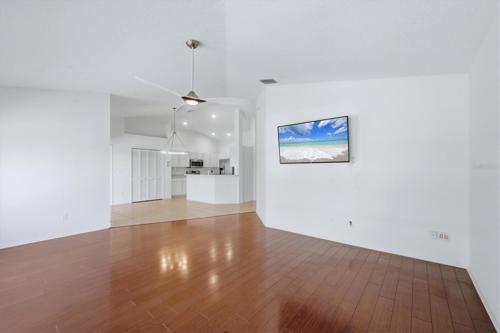 Image 7 of 55 For 4921 Thames Lane