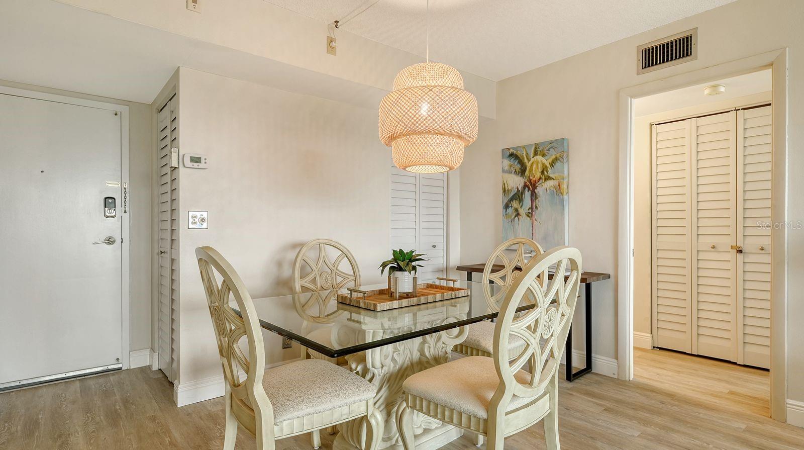 Image 15 of 63 For 5855 Midnight Pass Road 404