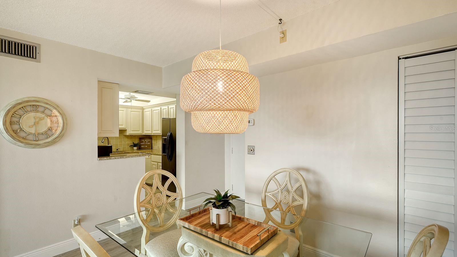 Image 16 of 63 For 5855 Midnight Pass Road 404