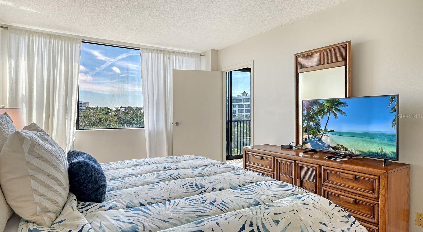 Image 22 of 63 For 5855 Midnight Pass Road 404