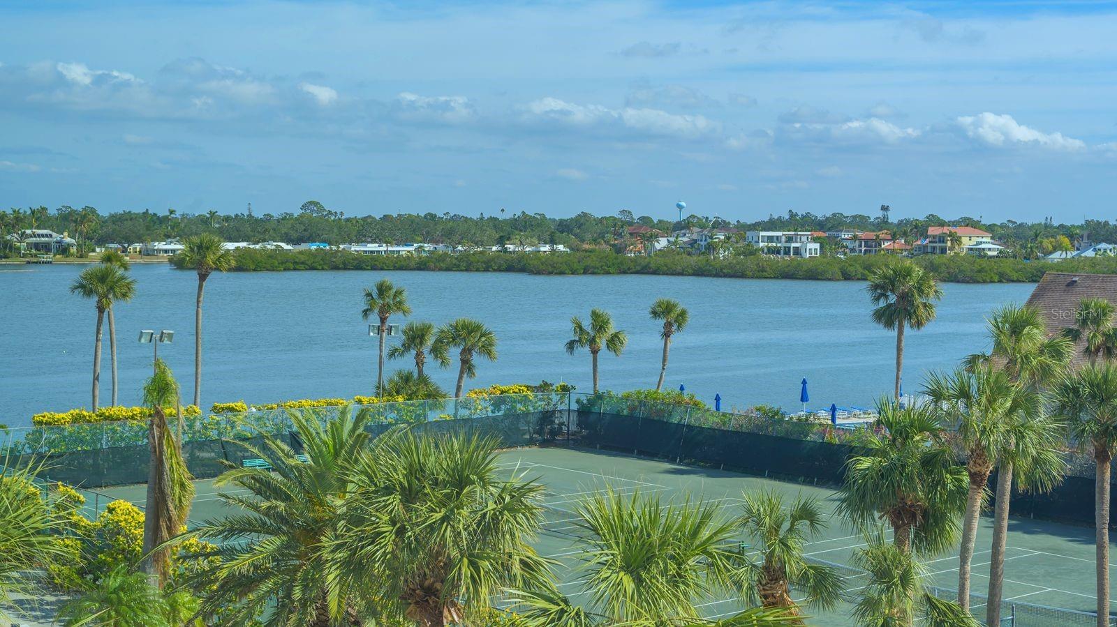 Image 30 of 63 For 5855 Midnight Pass Road 404