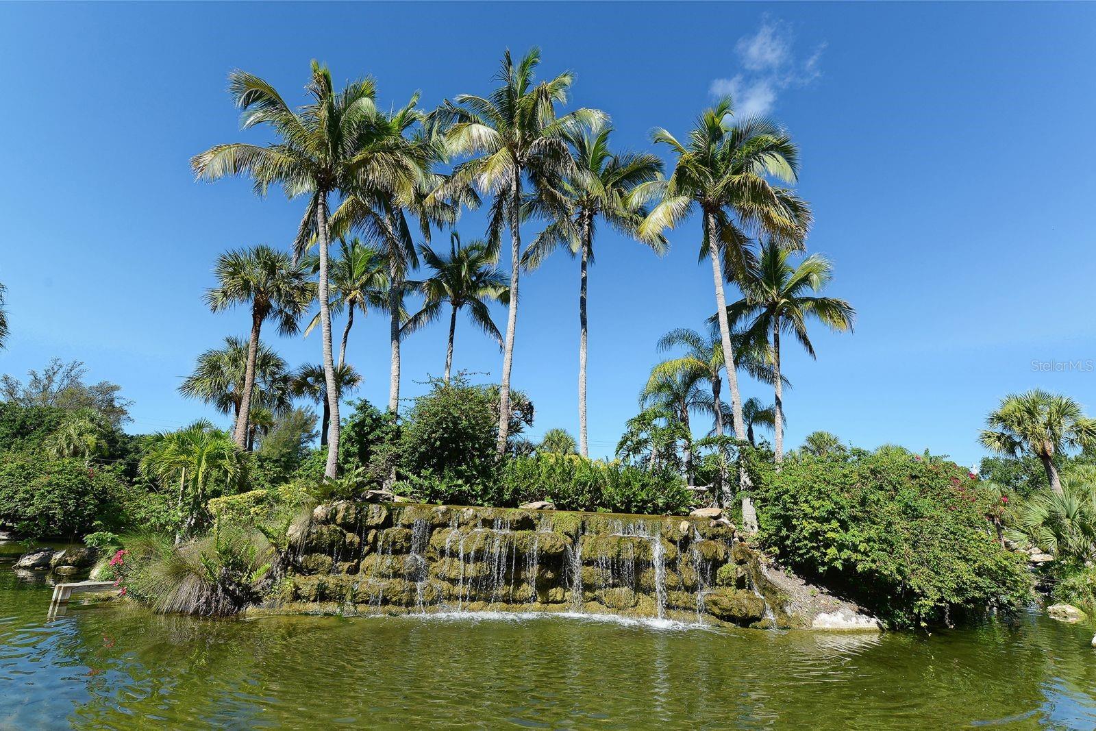 Image 32 of 63 For 5855 Midnight Pass Road 404