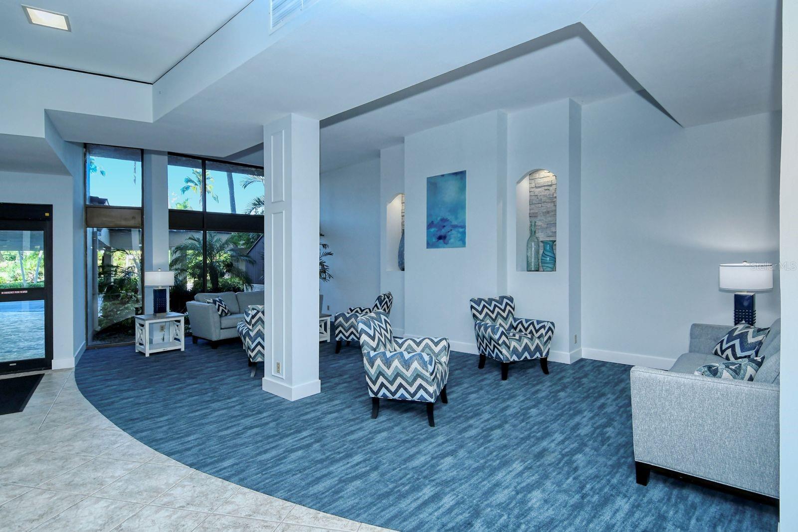 Image 34 of 63 For 5855 Midnight Pass Road 404