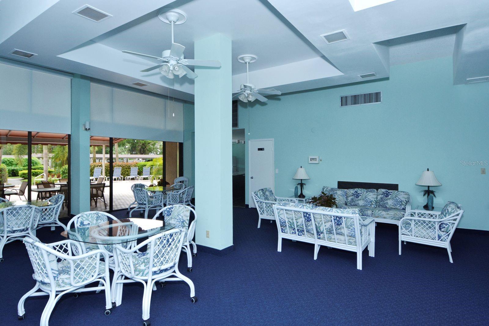 Image 36 of 63 For 5855 Midnight Pass Road 404