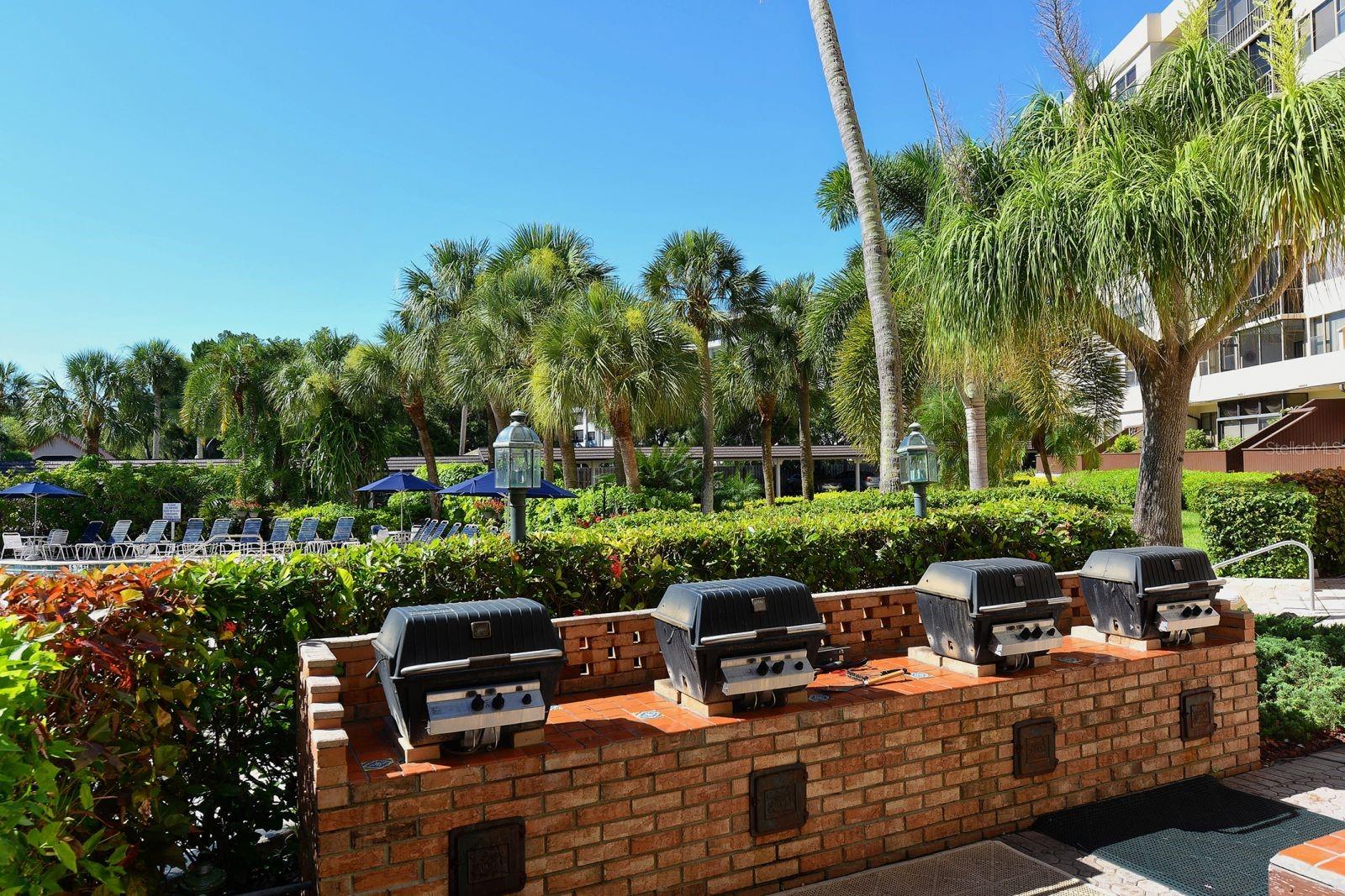 Image 40 of 63 For 5855 Midnight Pass Road 404