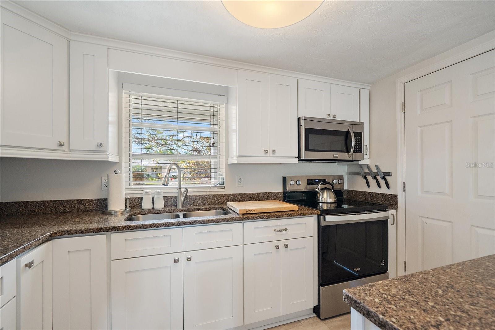 Image 18 of 35 For 2650 Leafy Lane