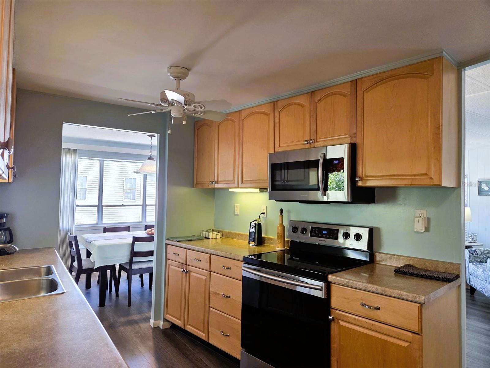 Image 11 of 37 For 3218 Oakwood Boulevard S