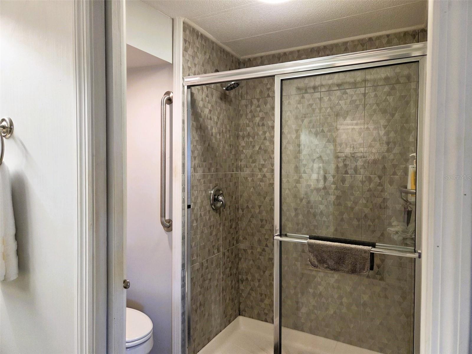 Image 31 of 37 For 3218 Oakwood Boulevard S