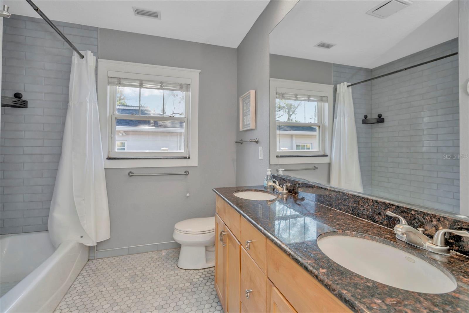 Image 15 of 25 For 167 Barbados Avenue