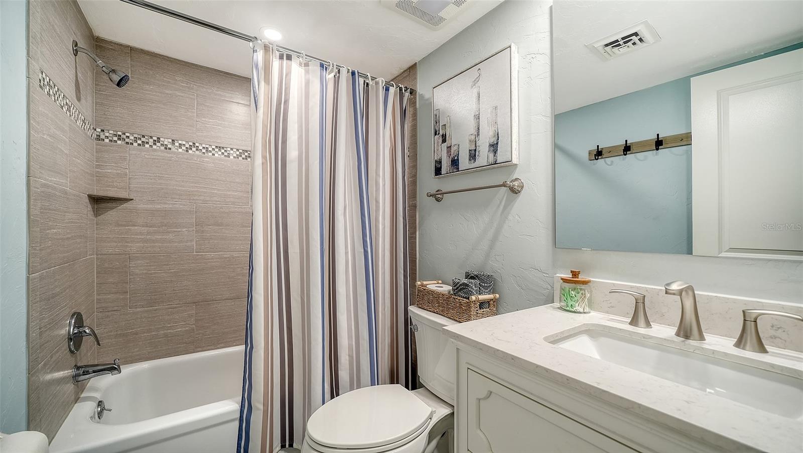 Image 28 of 98 For 712 White Pine Tree Road 77