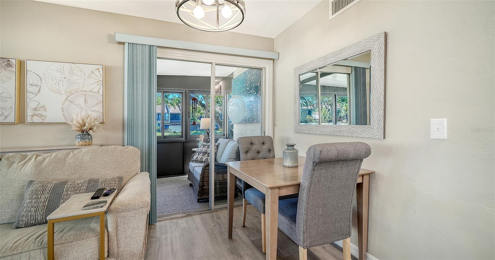 Image 7 of 98 For 712 White Pine Tree Road 77