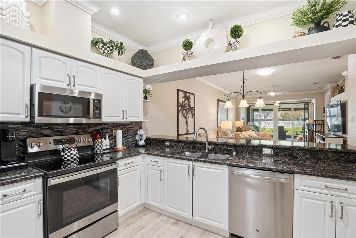 Image 26 of 69 For 6911 Stoneywalk Court