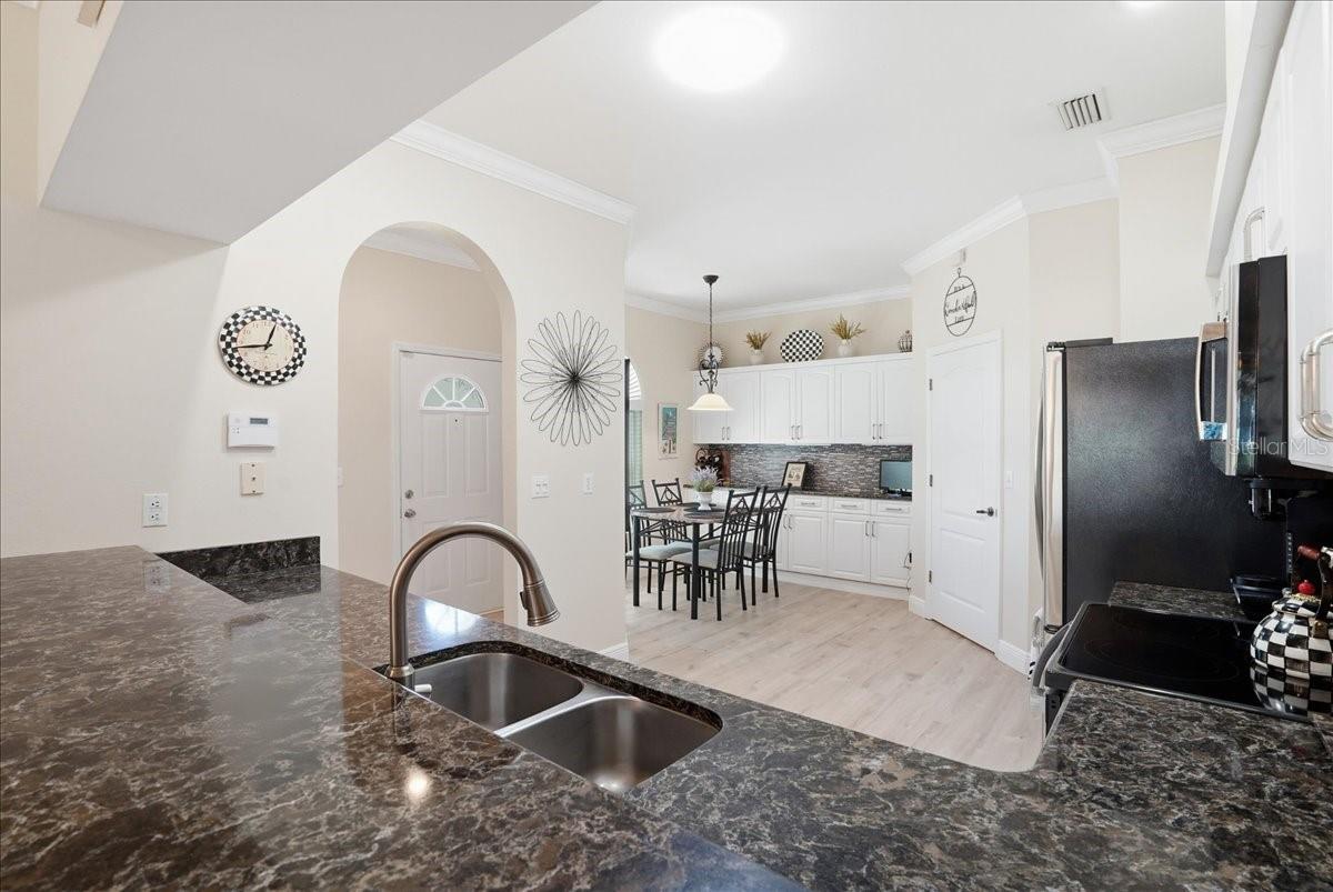 Image 31 of 69 For 6911 Stoneywalk Court