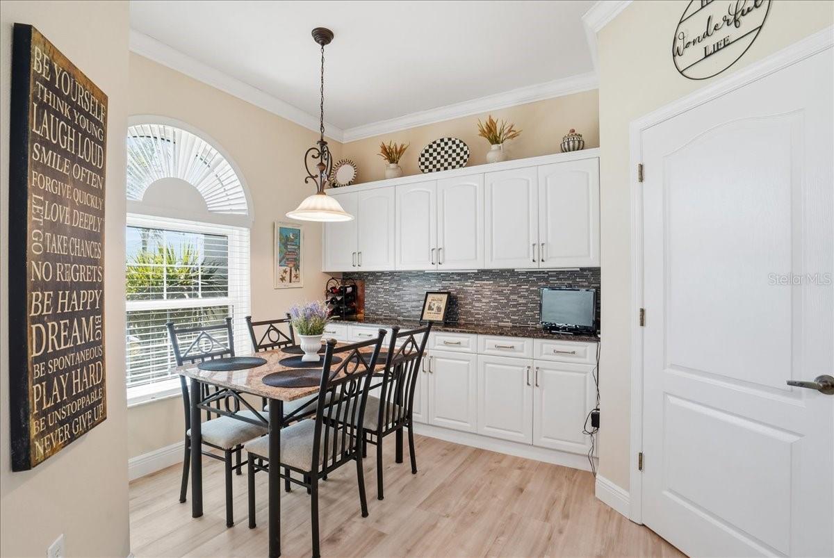 Image 32 of 69 For 6911 Stoneywalk Court