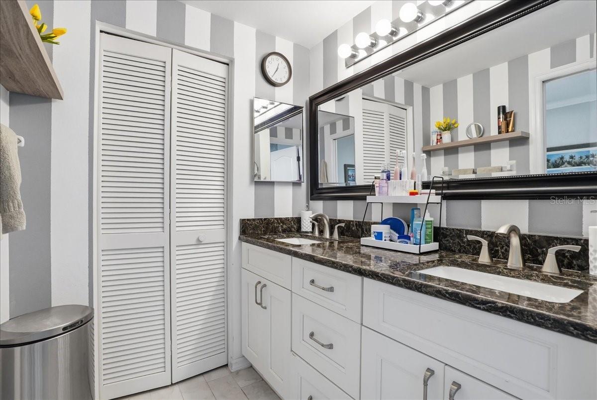 Image 39 of 69 For 6911 Stoneywalk Court