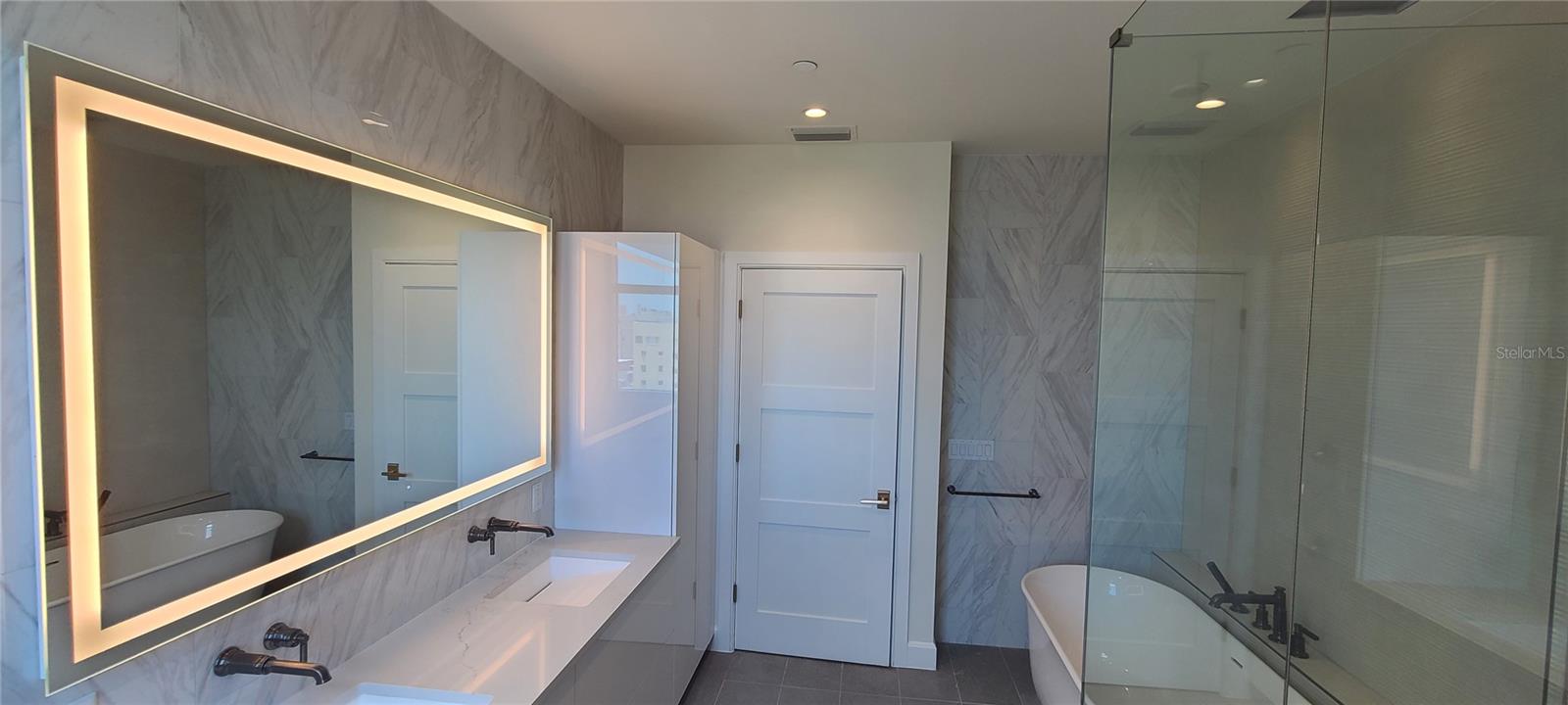 Image 27 of 42 For 126 4th Avenue Ne 801