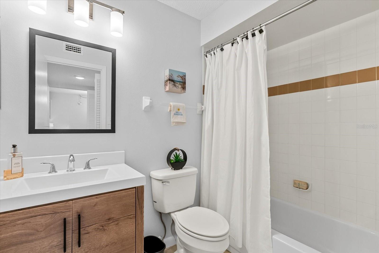 Image 13 of 31 For 6033 34th Street W 28