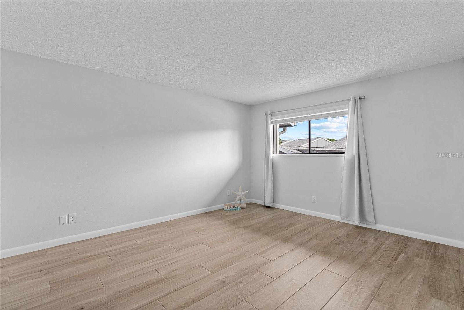 Image 14 of 31 For 6033 34th Street W 28