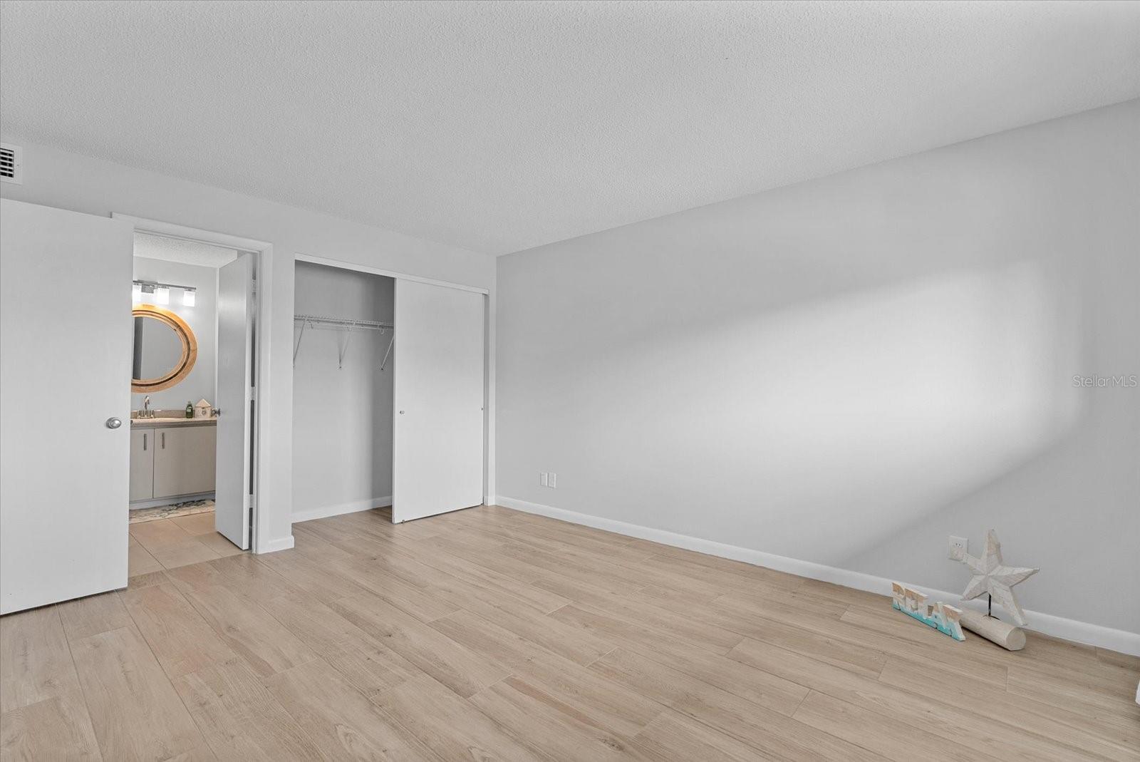 Image 15 of 31 For 6033 34th Street W 28