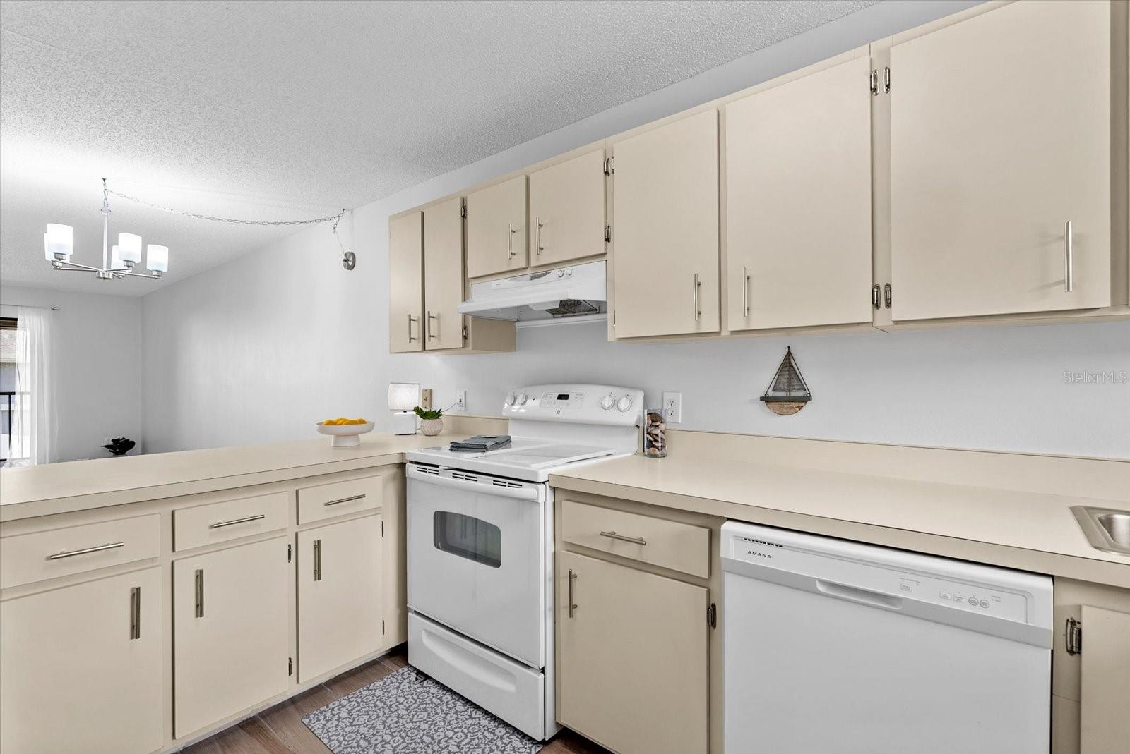 Image 4 of 31 For 6033 34th Street W 28