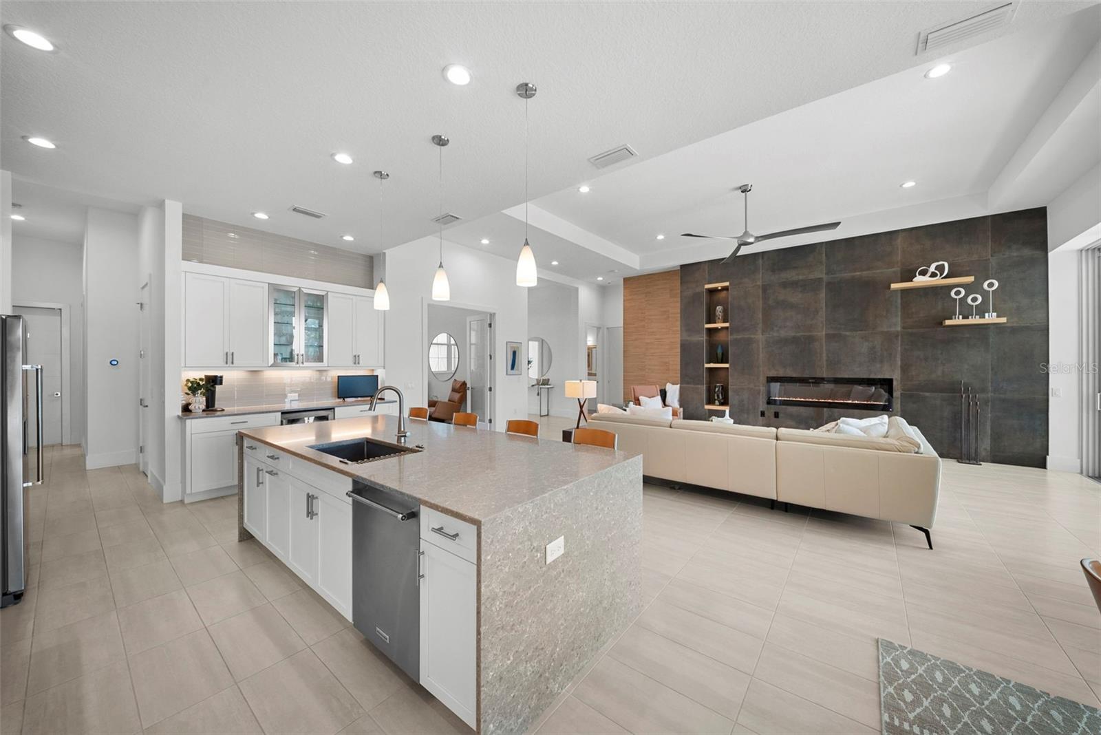 Image 17 of 64 For 16826 Clearlake Avenue