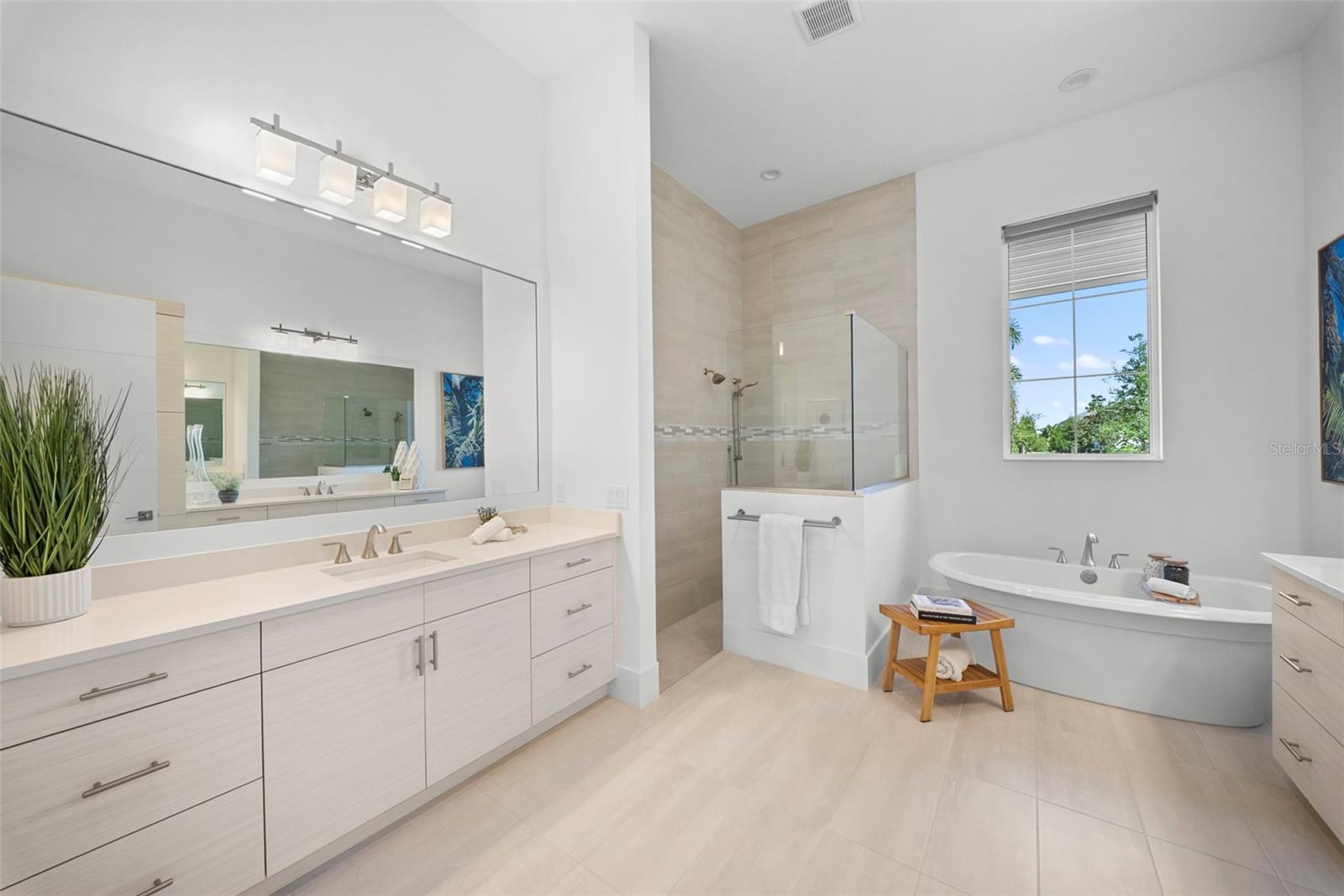 Image 26 of 64 For 16826 Clearlake Avenue