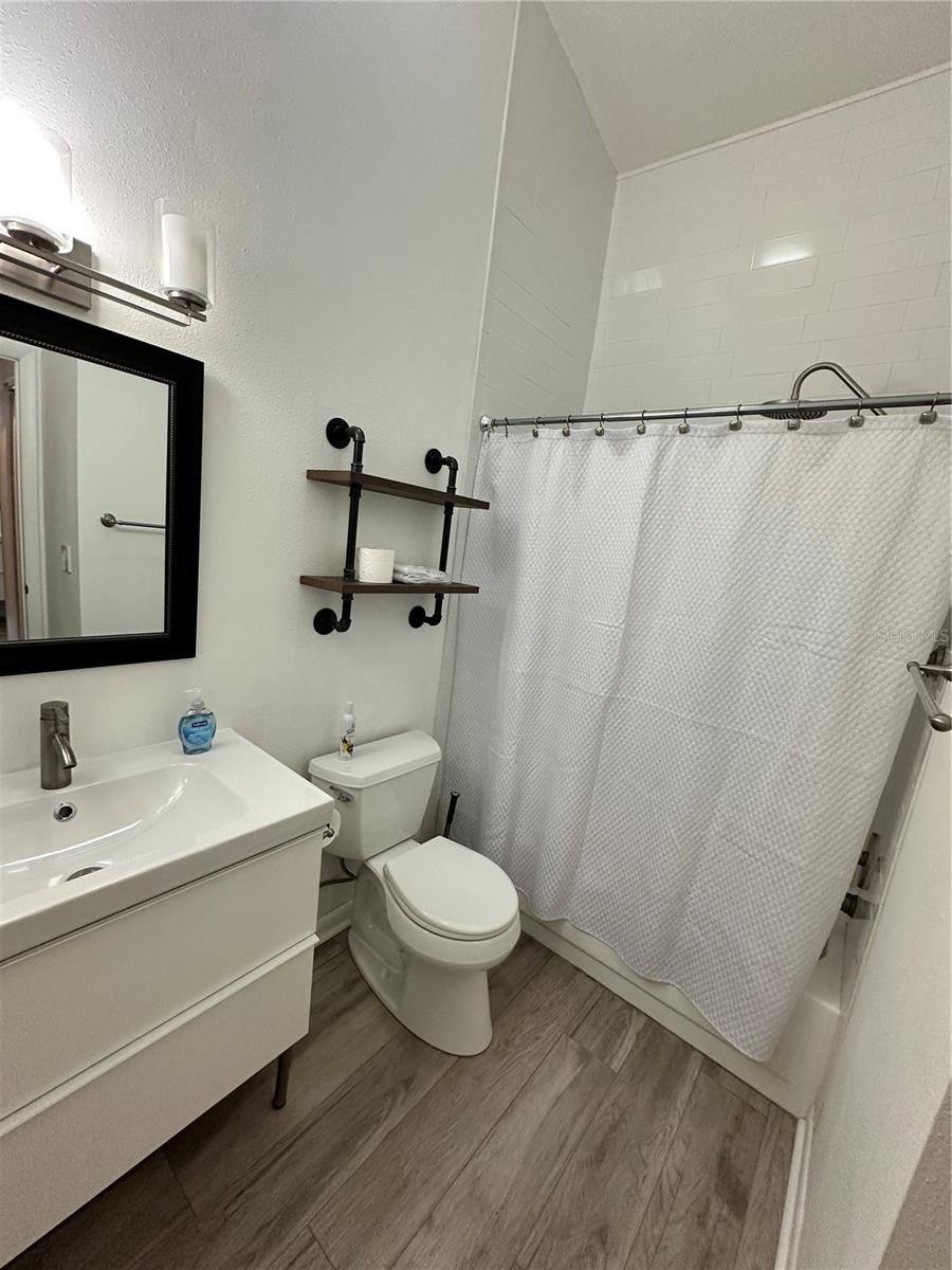 Image 10 of 39 For 864 Waterside Lane