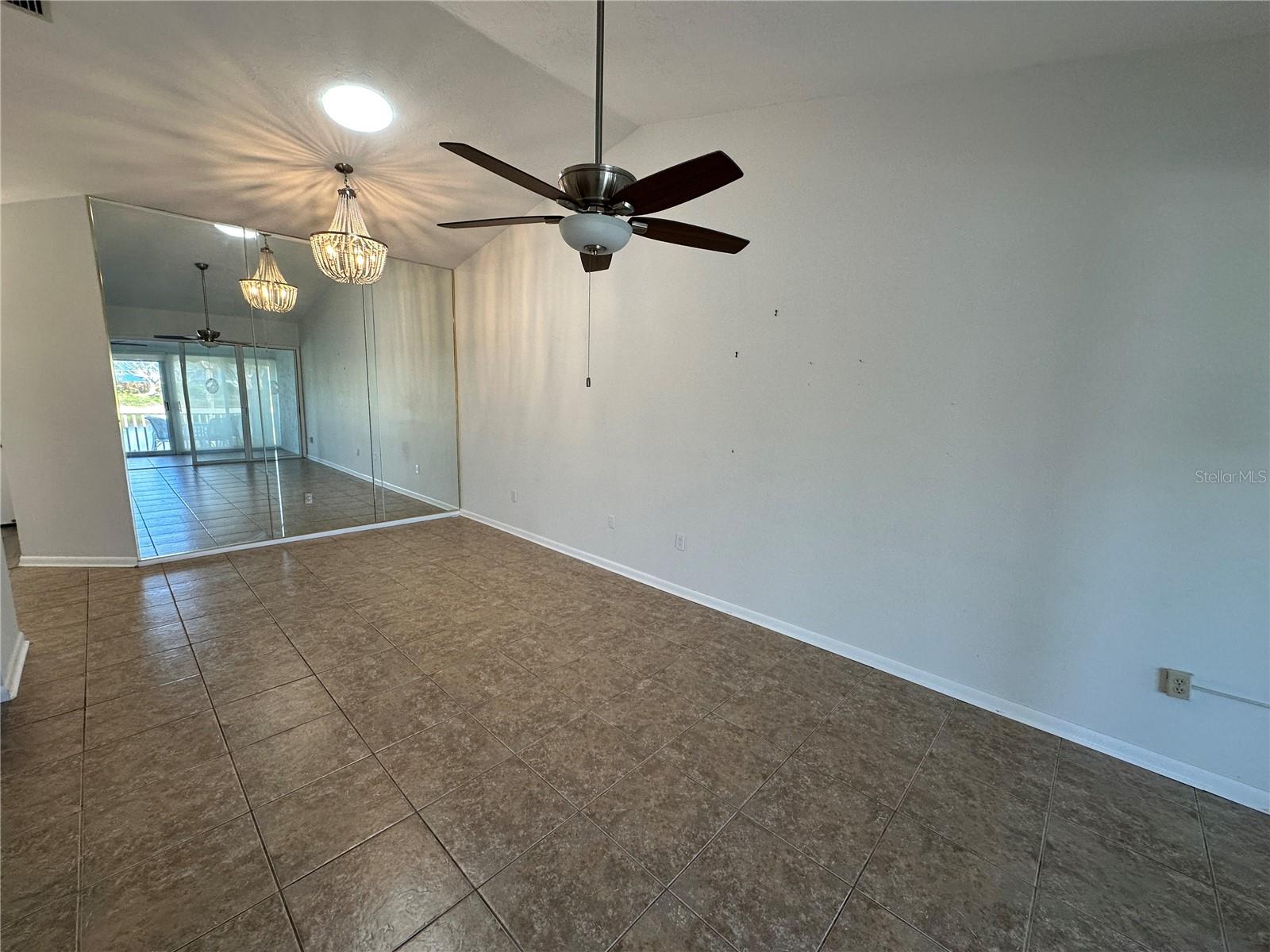 Image 12 of 39 For 864 Waterside Lane