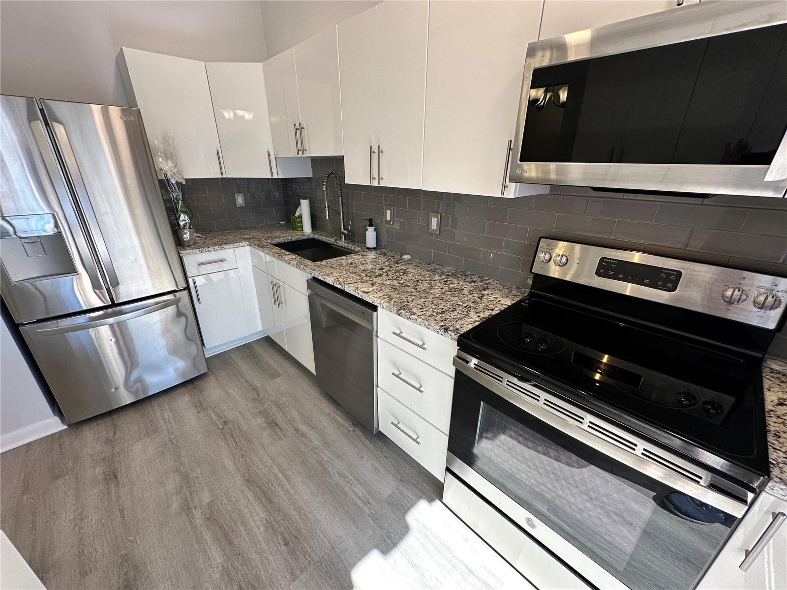 Image 17 of 39 For 864 Waterside Lane