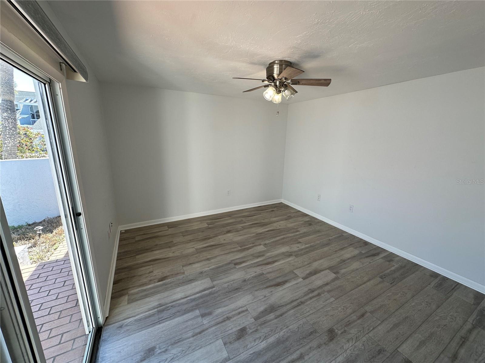 Image 19 of 39 For 864 Waterside Lane