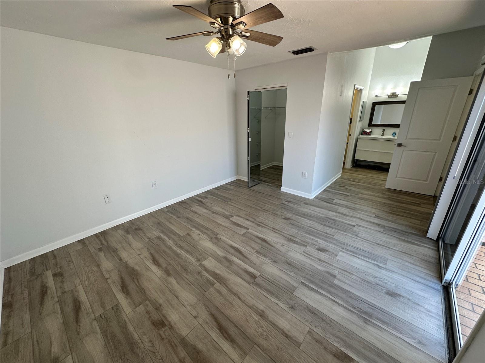 Image 20 of 39 For 864 Waterside Lane