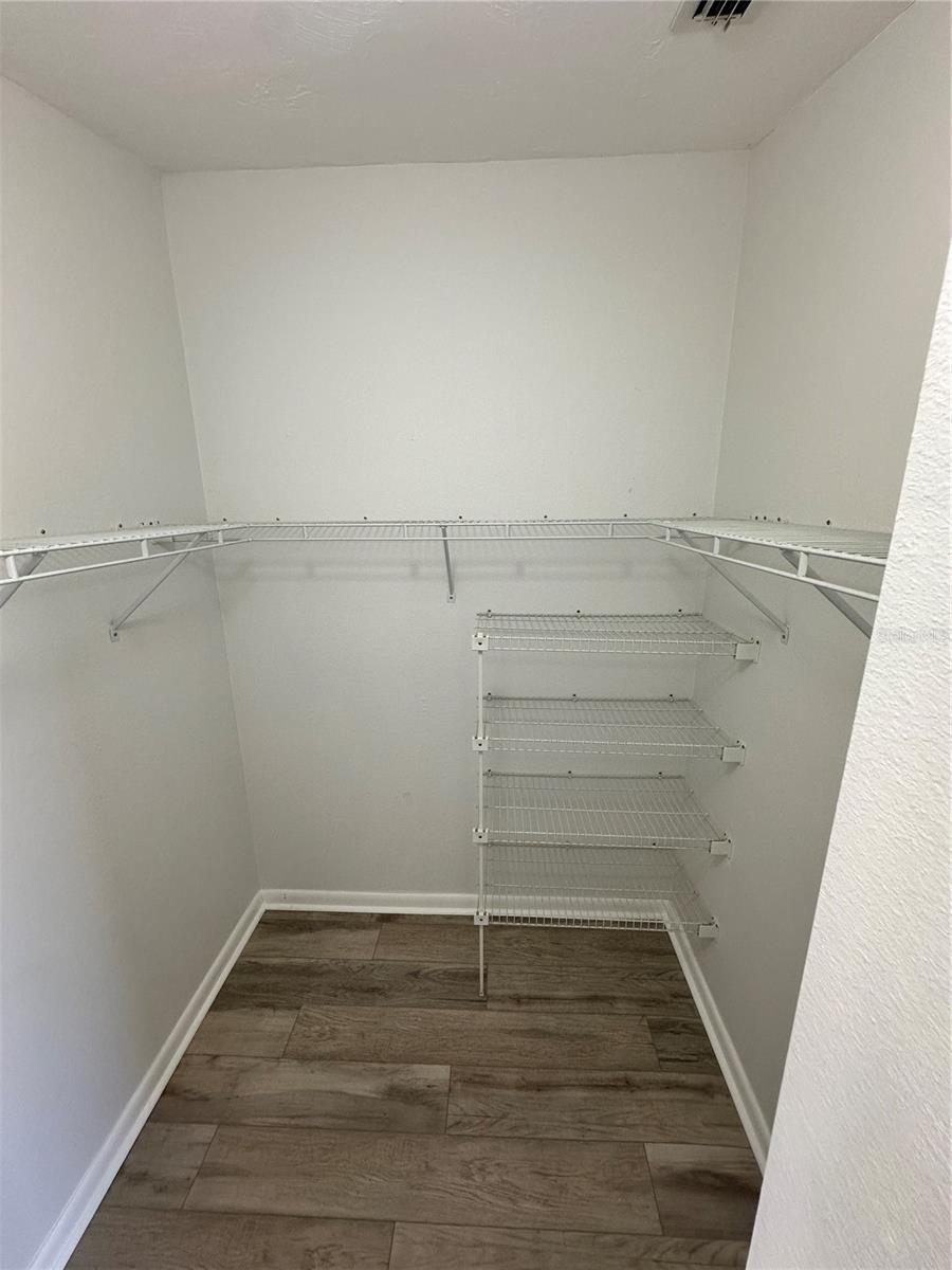 Image 22 of 39 For 864 Waterside Lane