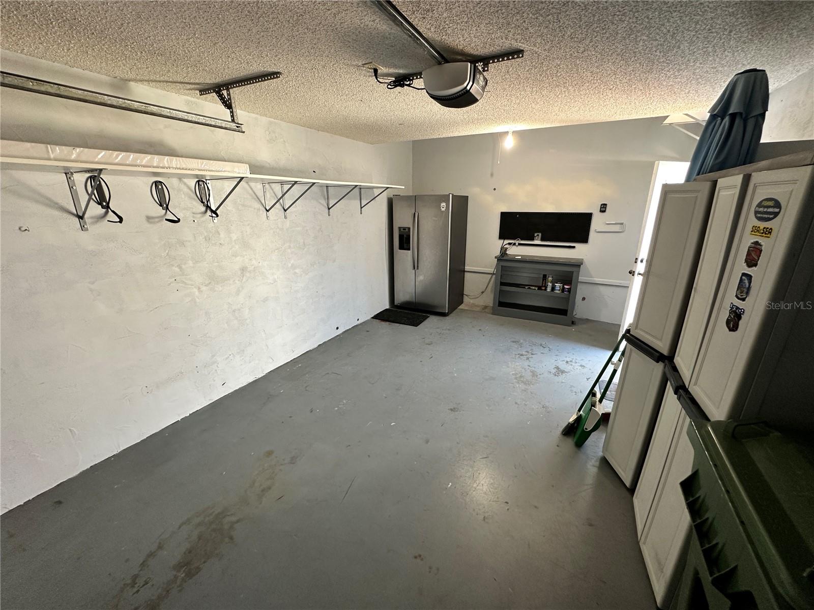 Image 27 of 39 For 864 Waterside Lane