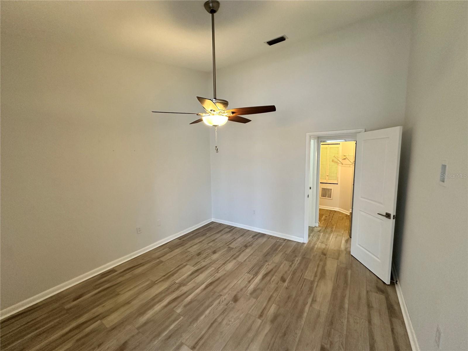 Image 7 of 39 For 864 Waterside Lane