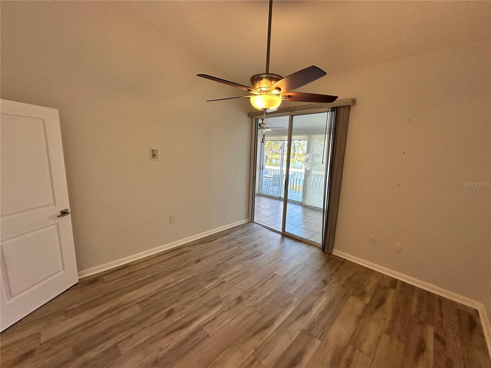 Image 8 of 39 For 864 Waterside Lane