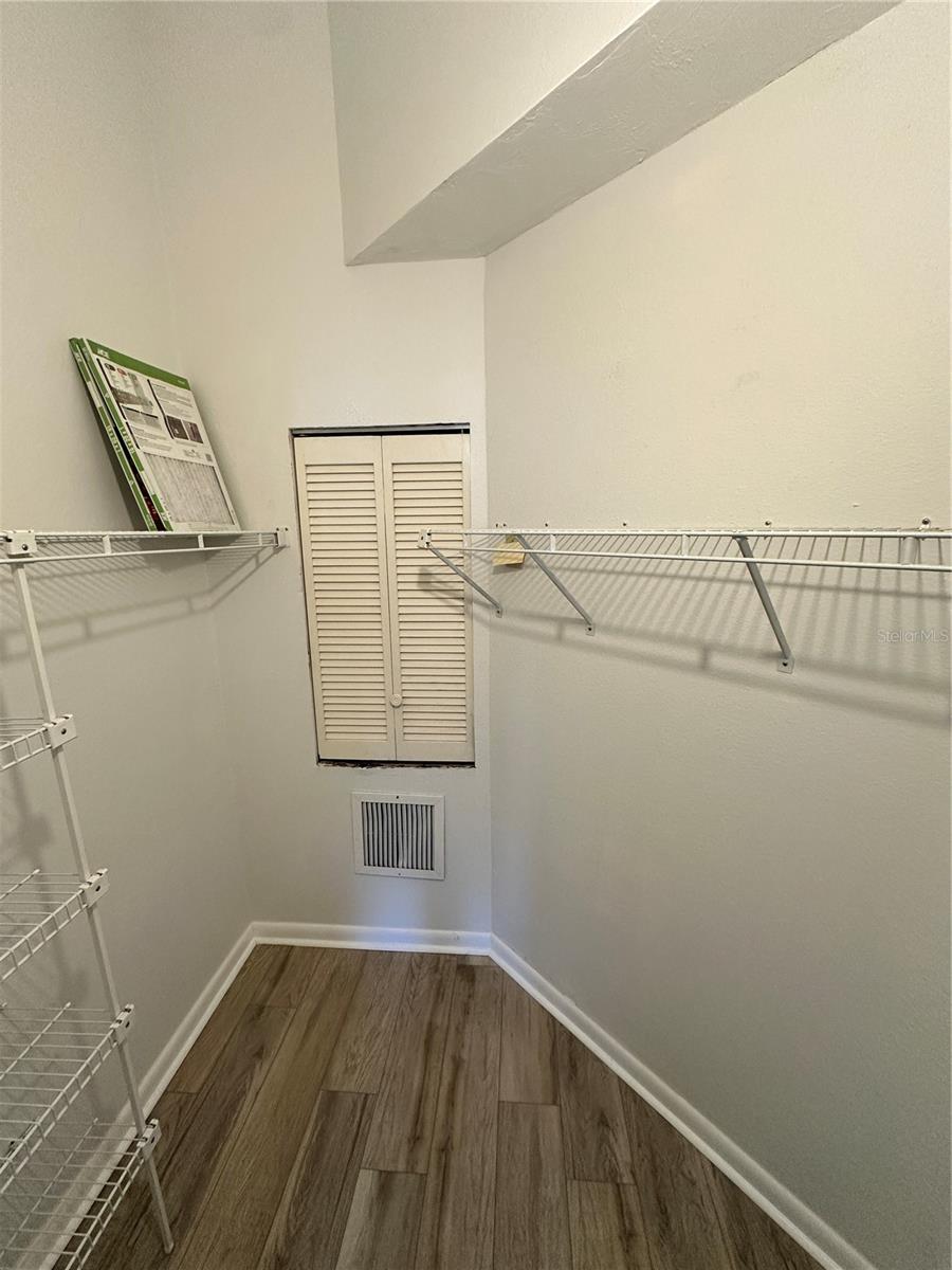 Image 9 of 39 For 864 Waterside Lane