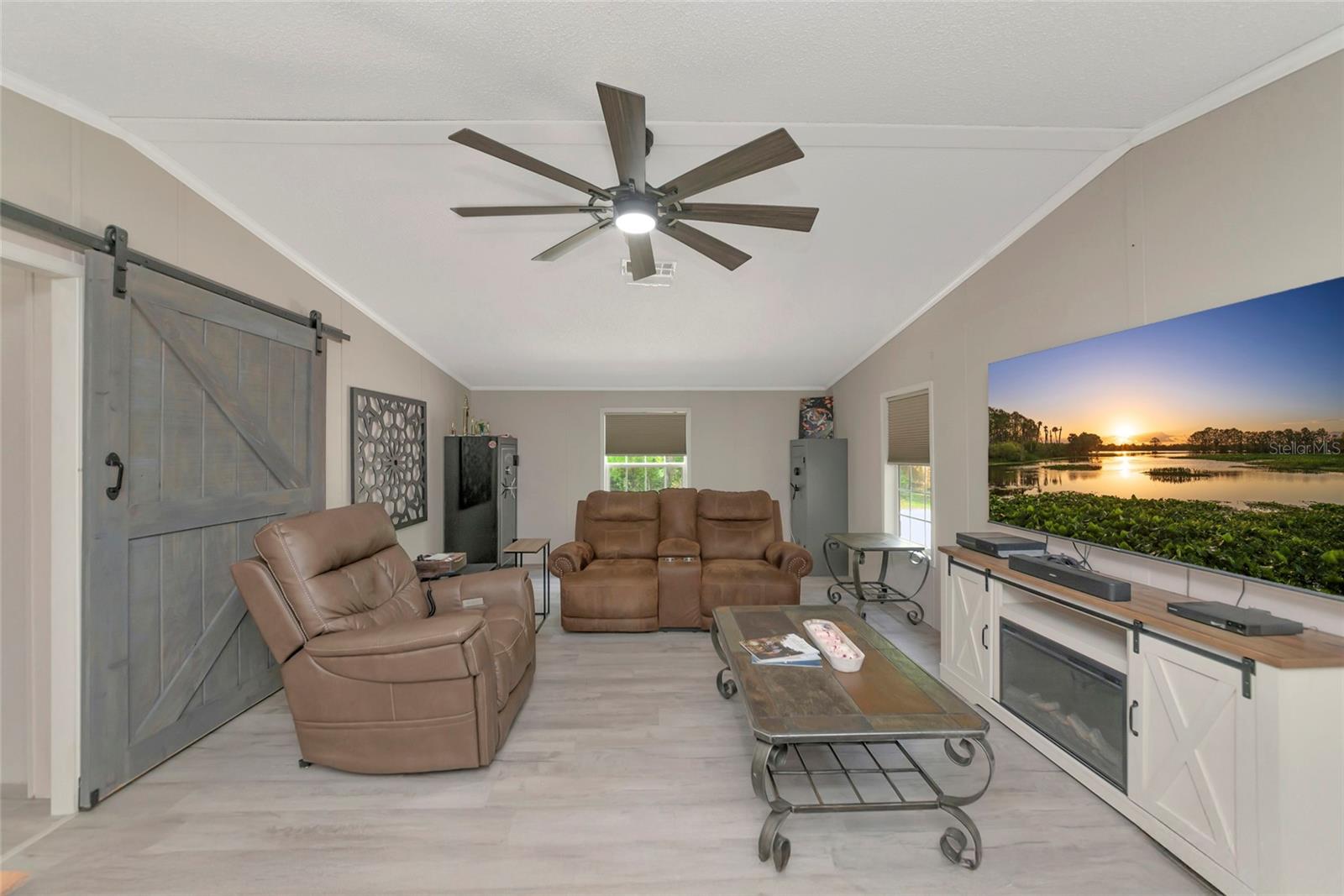 Listing photo id 12 for 32098 Singletary Road