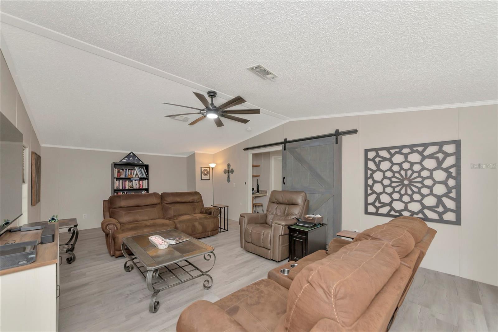 Listing photo id 14 for 32098 Singletary Road