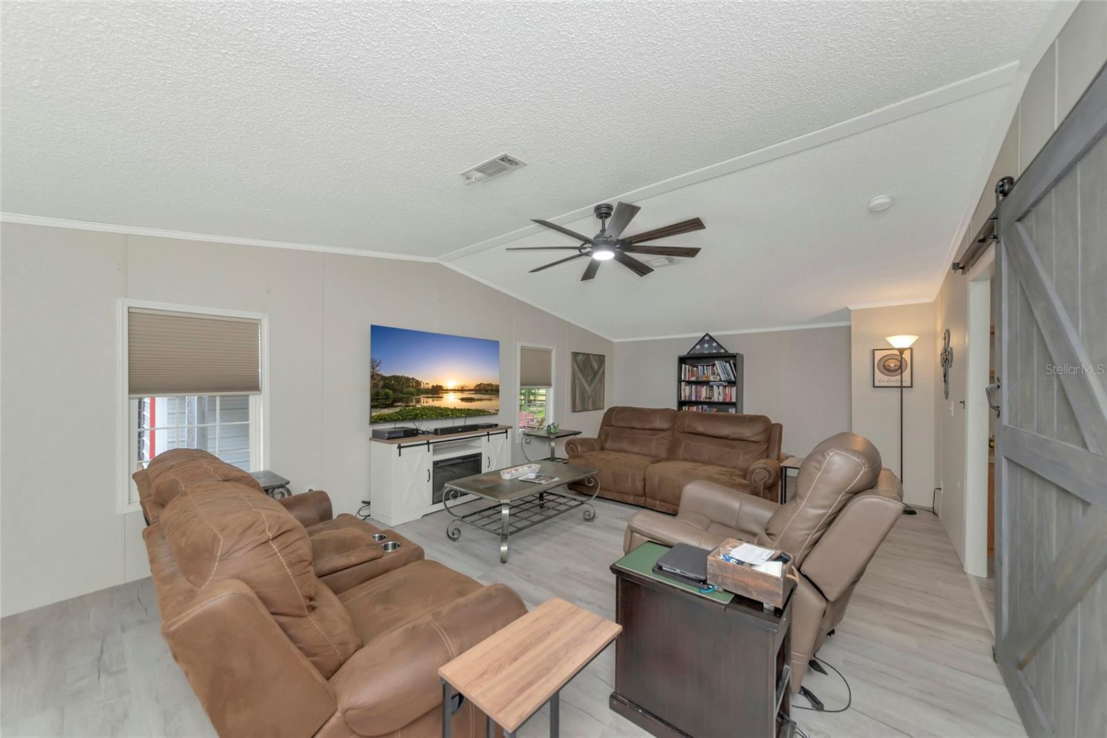 Listing photo id 15 for 32098 Singletary Road