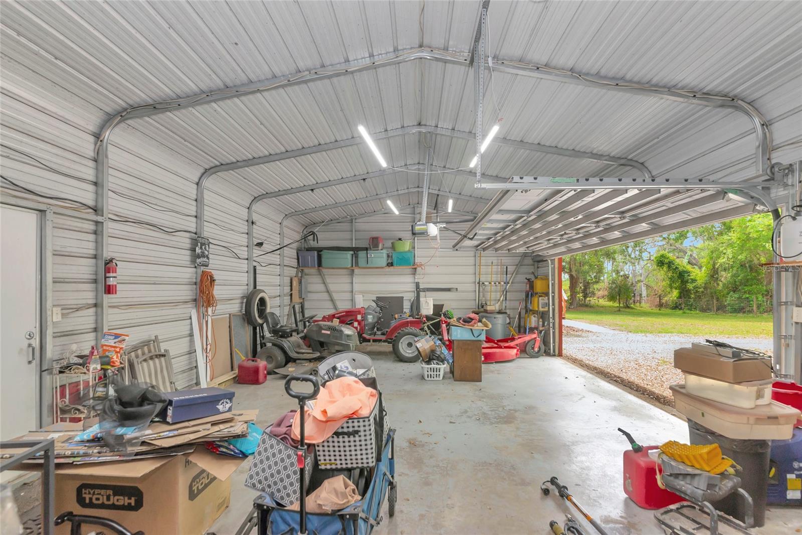 Listing photo id 3 for 32098 Singletary Road