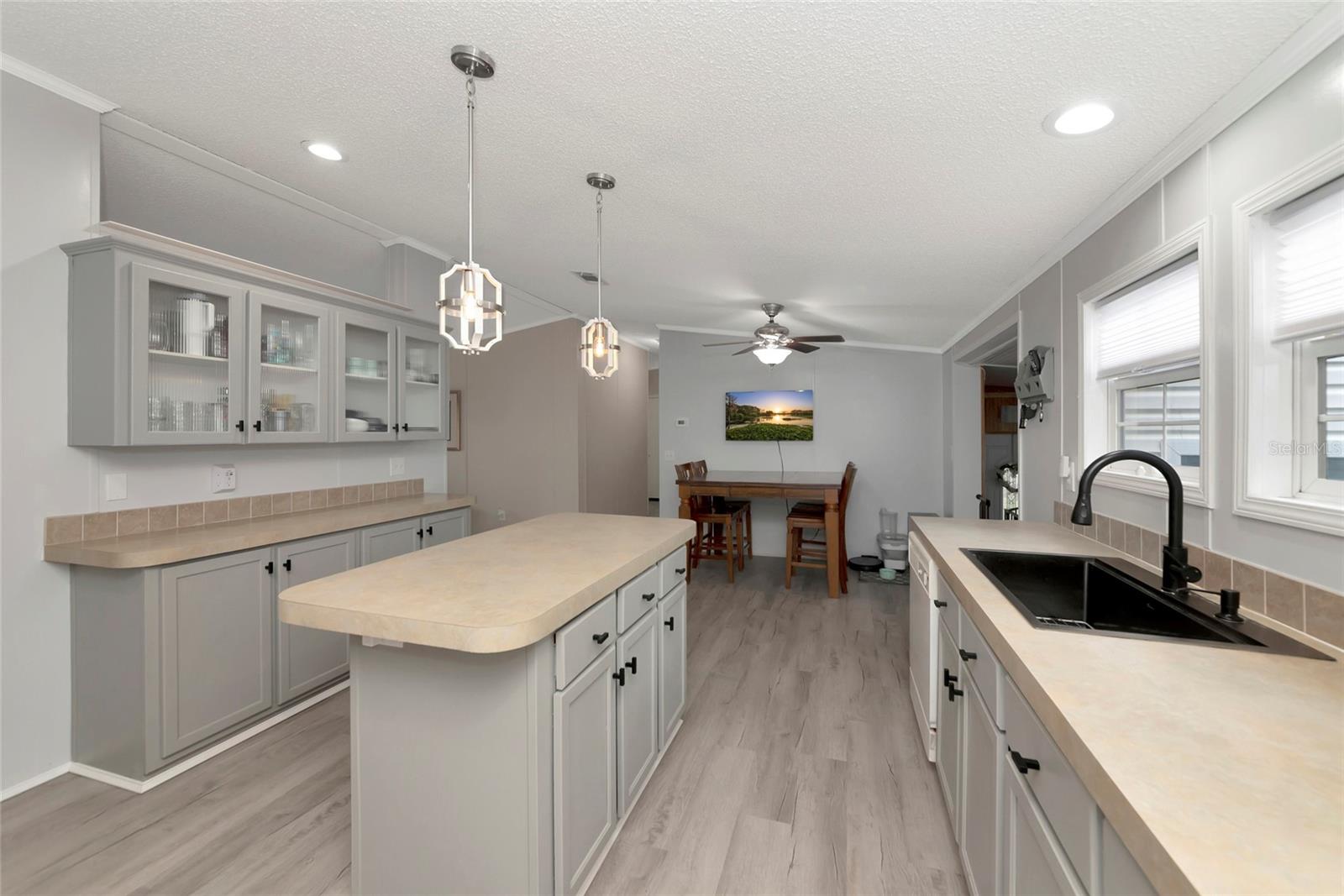 Listing photo id 5 for 32098 Singletary Road